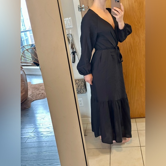 Cute, light, summer H&M black maxi dress with long sleeves. - Picture 6 of 12